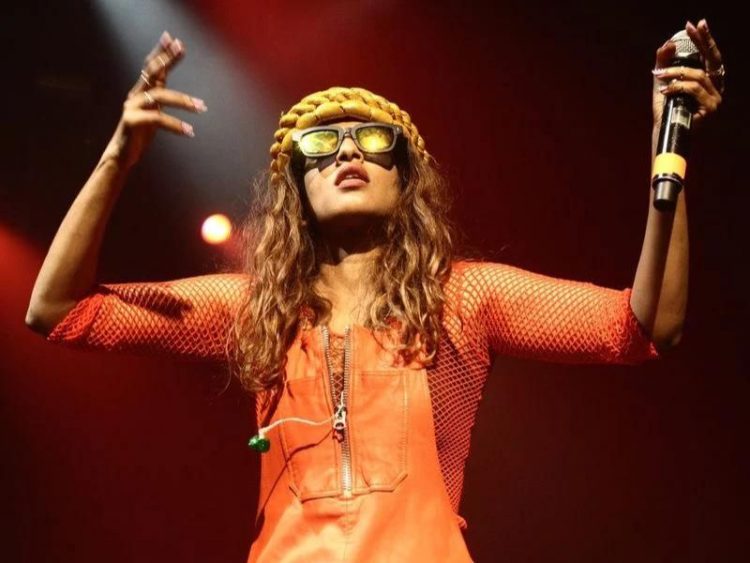 How M.I.A. gave the NFL the middle finger