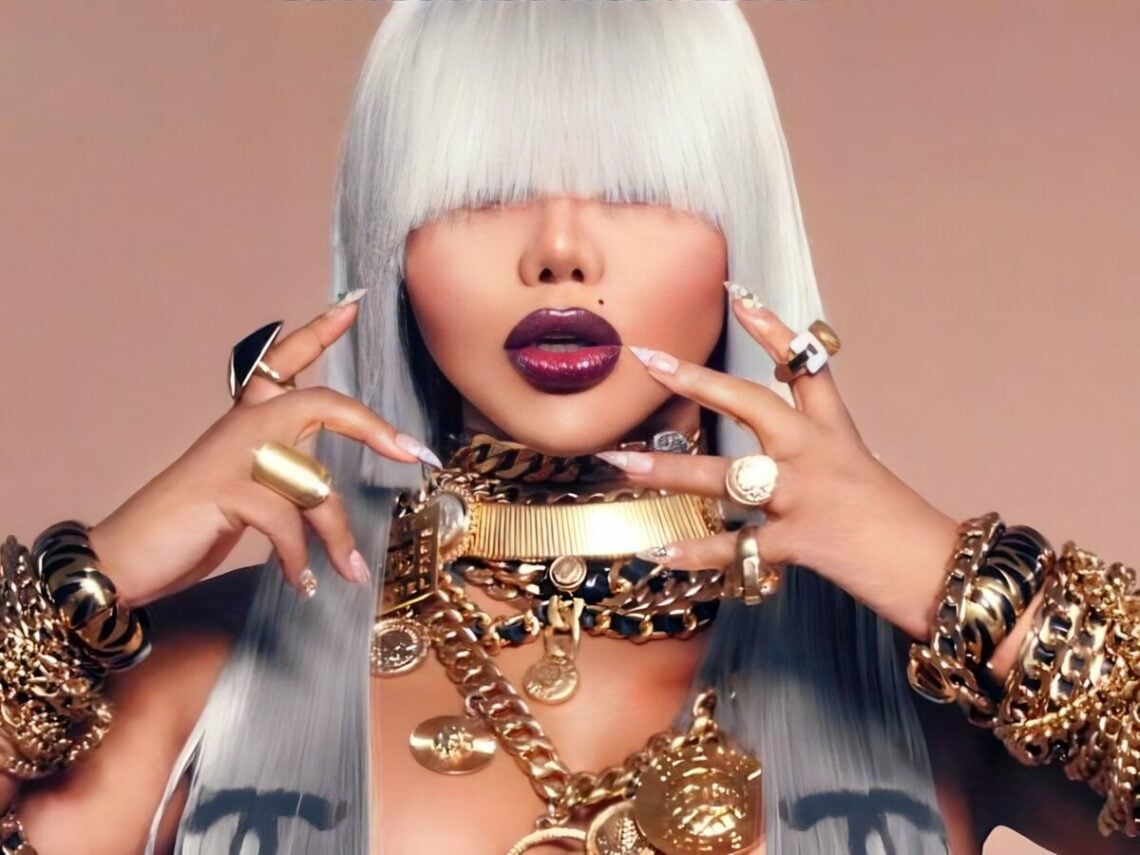 Lil Kim once picked the female rapper who wears “the crown”
